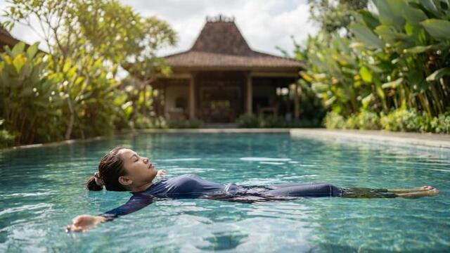 Cara Mengapung di Air