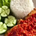 Resep Ayam Krispi dengan Lalapan Segar untuk Menu Rumahan